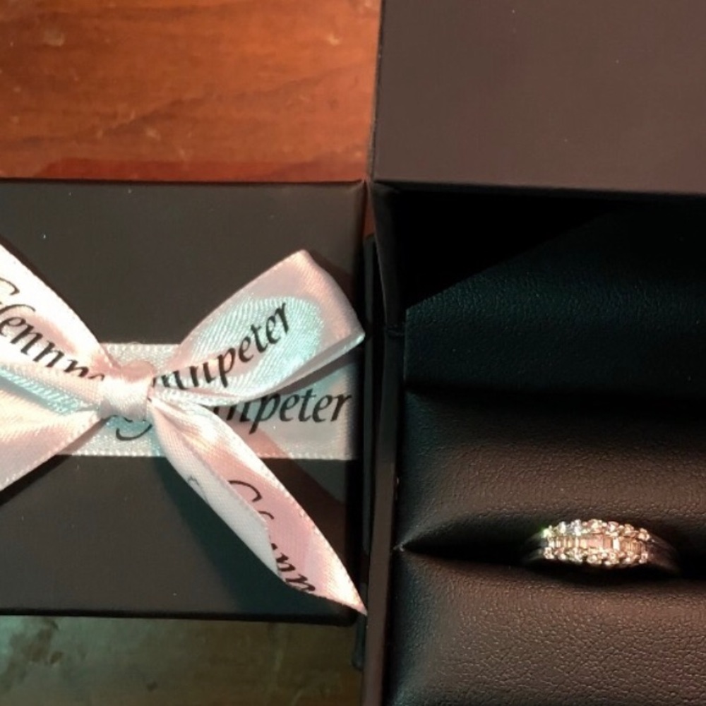 🌲🎁💚Beautiful 18K WG diamond ring💚🎁🌲
